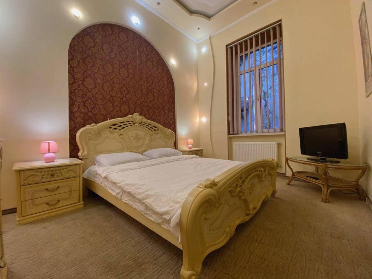 Apartment Veronica In Center Lviv Exterior photo